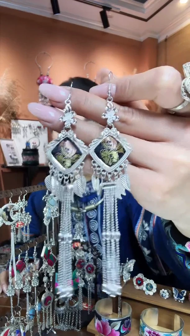 【闪购商品】刺绣纯手工民族风耳环