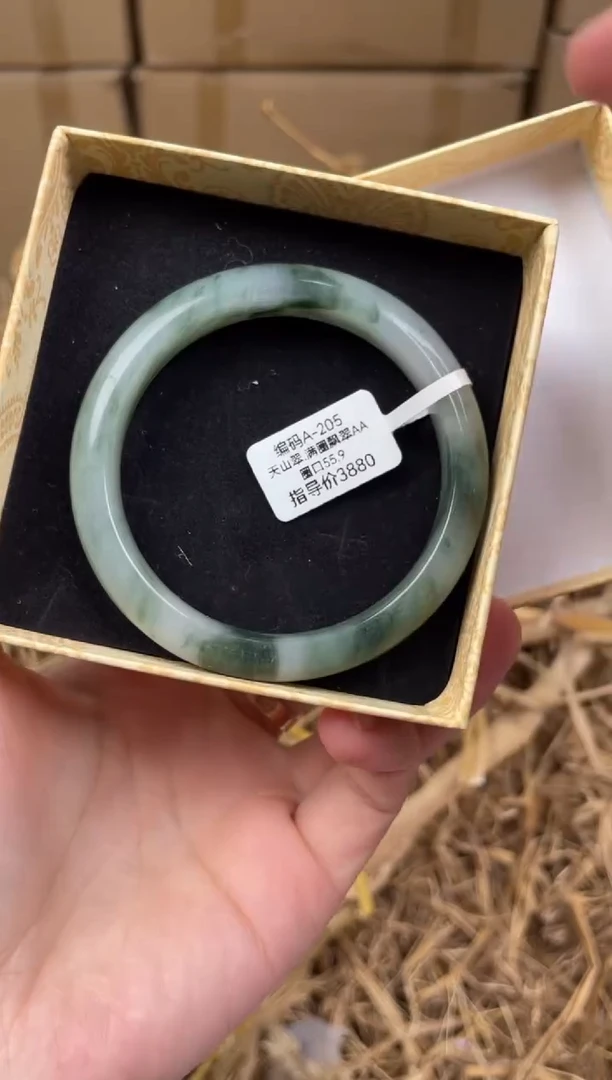 未镶嵌手镯石英质玉A205