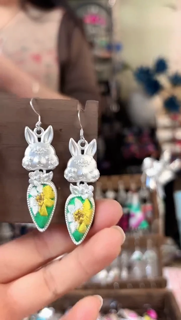 彩云南阁非遗老绣苗银饰品289