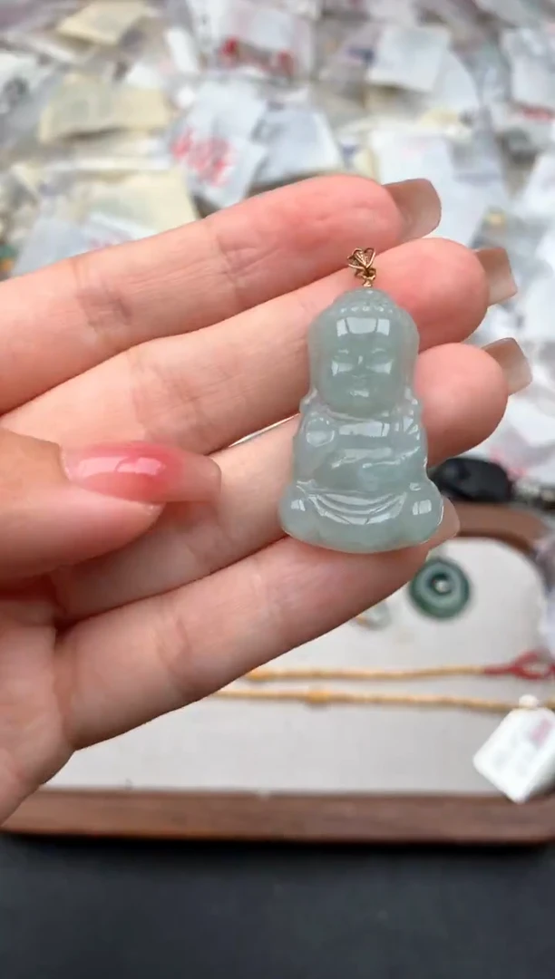 18K金镶嵌挂件翡翠一