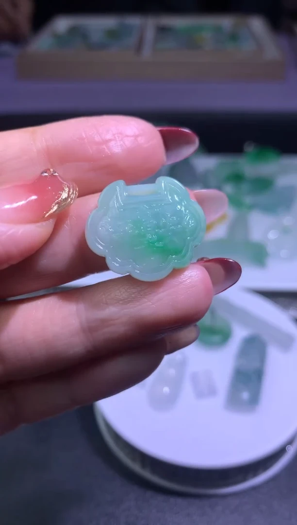 【闪购商品】定制翡翠未镶嵌毛货