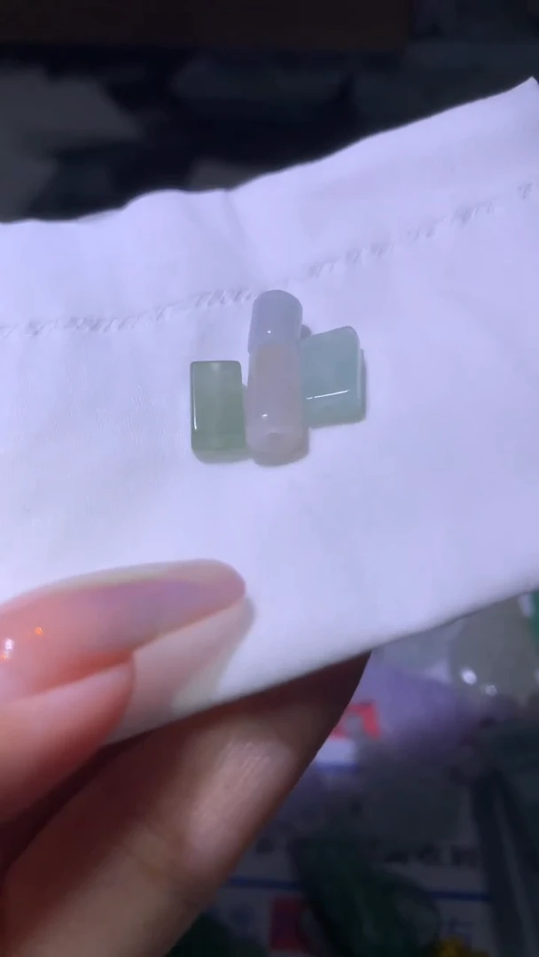 翡翠未镶嵌颈饰MXX023285