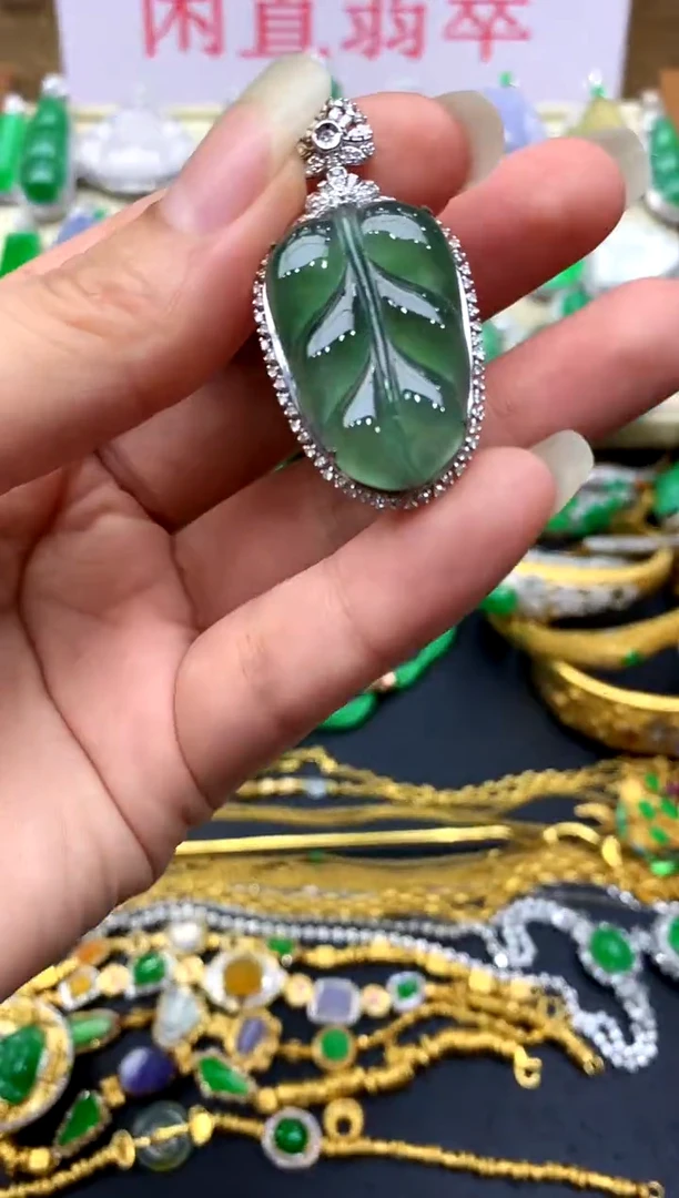 颈饰18K金镶嵌翡翠474 -中国好珍宝
