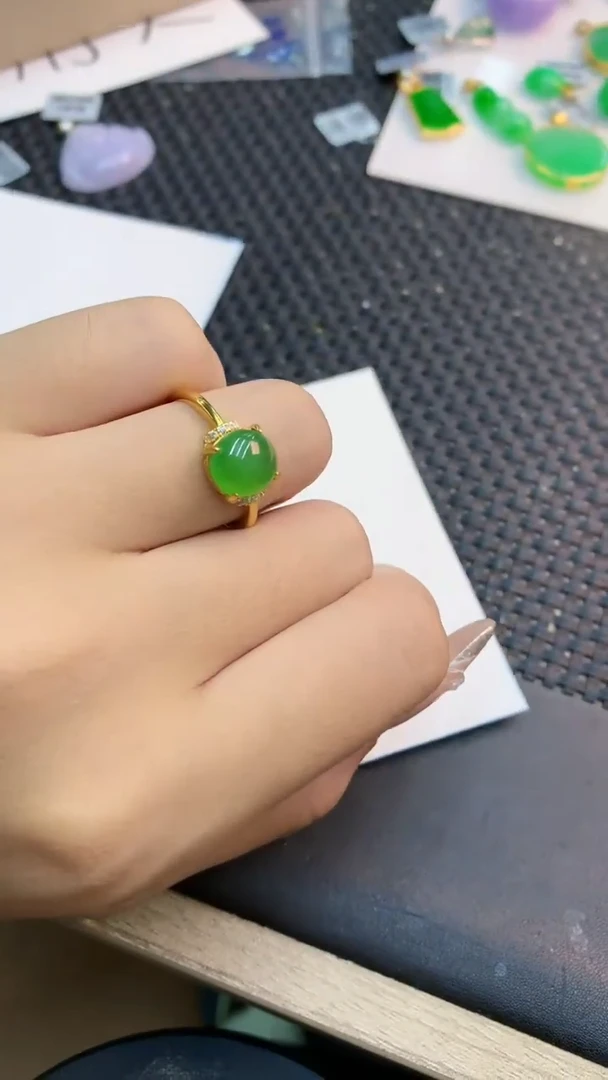 颈饰未镶嵌翡翠1