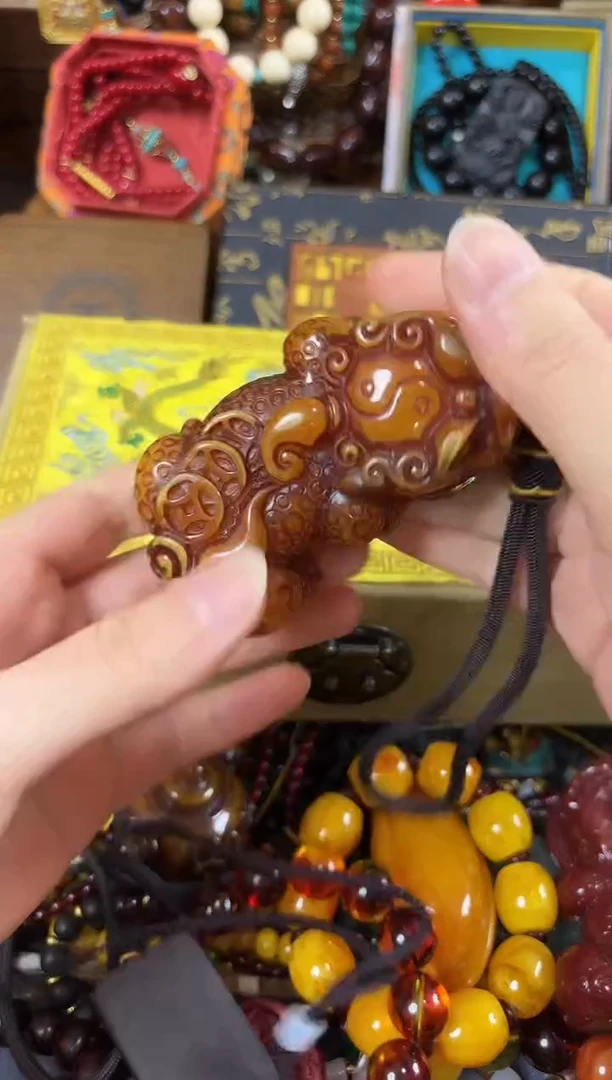 未镶嵌颈饰蜜蜡..................