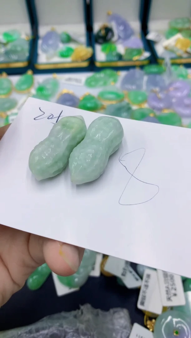 翡翠未镶嵌颈饰1111111多样性发其一