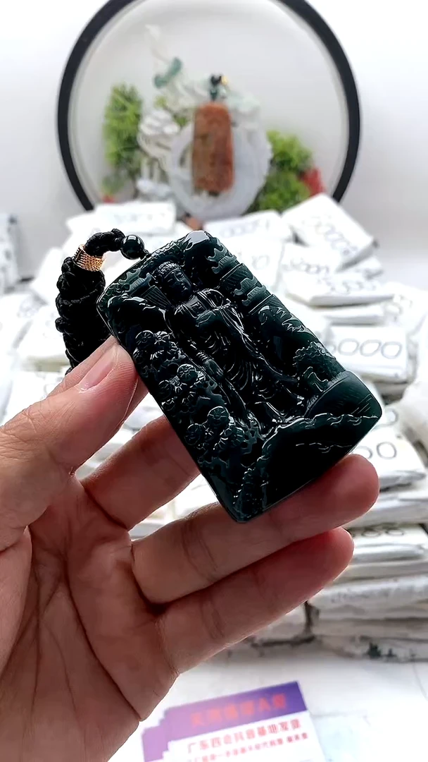 翡翠未镶嵌颈饰阿弥陀佛