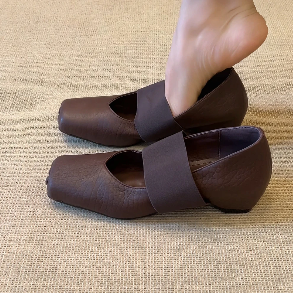 RubyL/5cm简约复古风方头猪鼻子松紧一字带浅口内增高单鞋女款