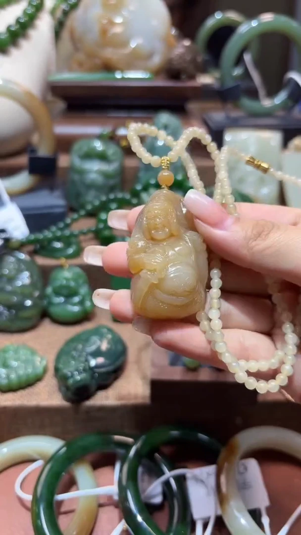 颈饰未镶嵌和田玉（碧玉）1