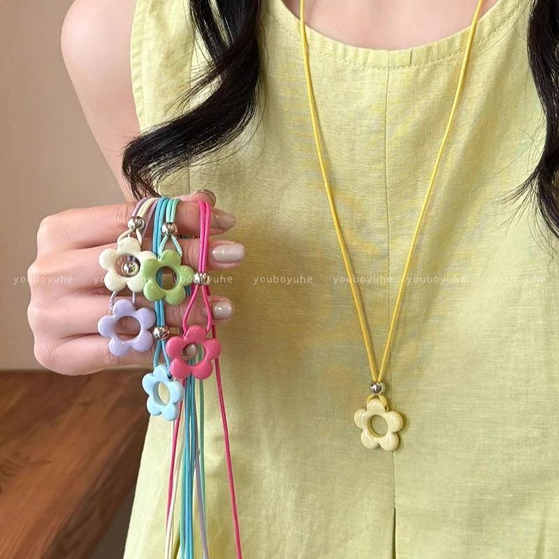 合金吊坠 简约滴釉镂空花朵吊坠项链女小众设计感锁骨链挂脖配饰