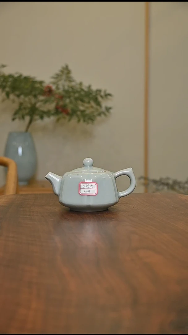 60#六合泰平壶 荷叶青釉 微瑕 朱家汝窑款