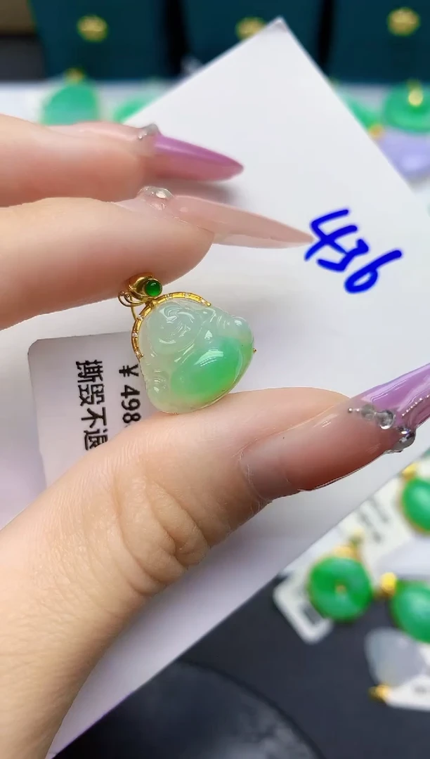 颈饰18K金镶嵌翡翠缅甸天然翡翠A货