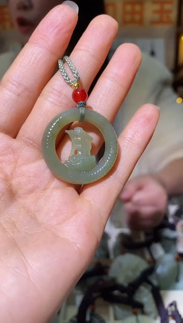 颈饰未镶嵌和田玉1