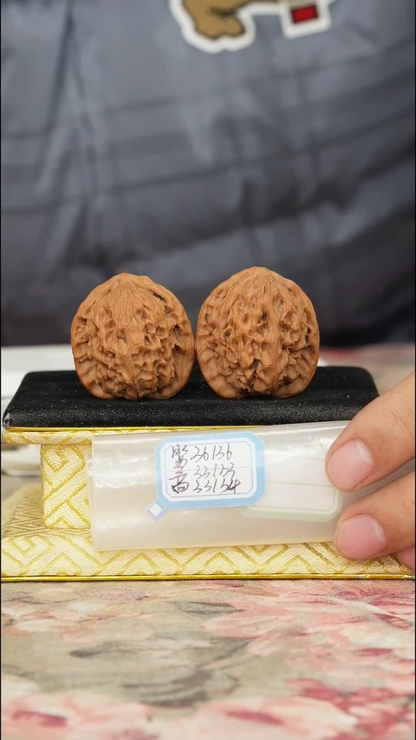 【闪购商品】文玩核桃把件非嫁接元宝