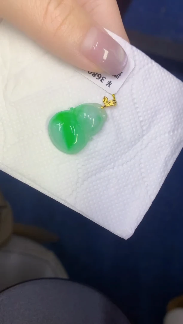 颈饰18K金镶嵌翡翠缅甸天然翡翠A货