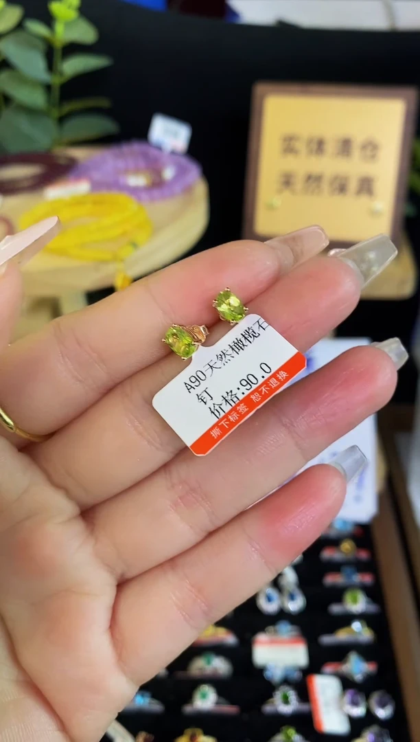 【闪购商品】橄榄石耳饰银S925镶嵌耳饰