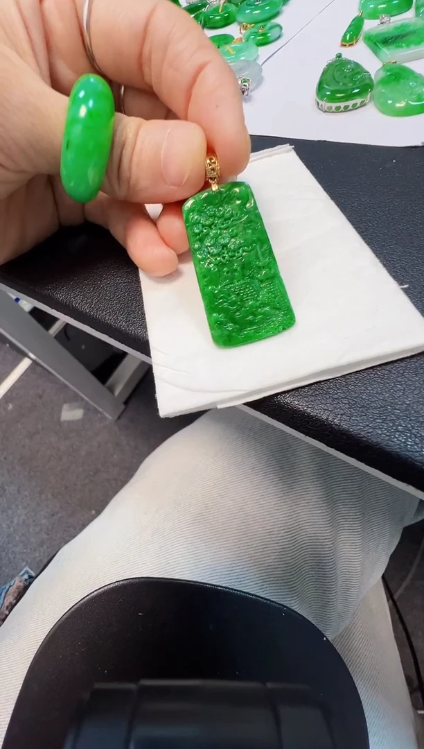 吊坠(不含链)18K金镶嵌翡翠1280