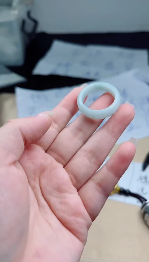 翡翠未镶嵌颈饰戒圈