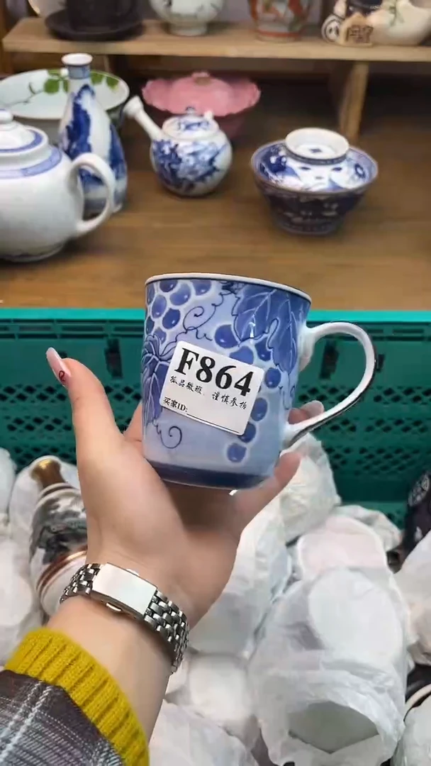 瓷片芳*