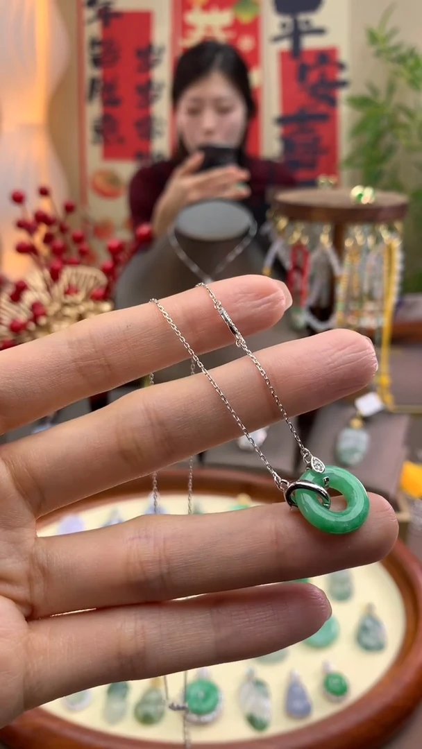 【闪购商品】翡翠颈饰银S925镶嵌甜甜圈