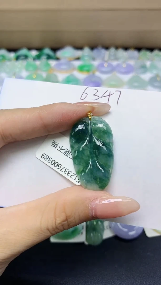 翡翠18K金镶嵌颈饰 天然缅甸翡翠A货