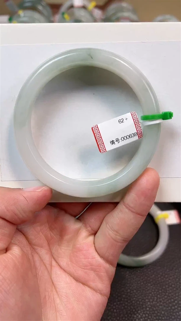 【闪购商品】石英质玉手镯未镶嵌638