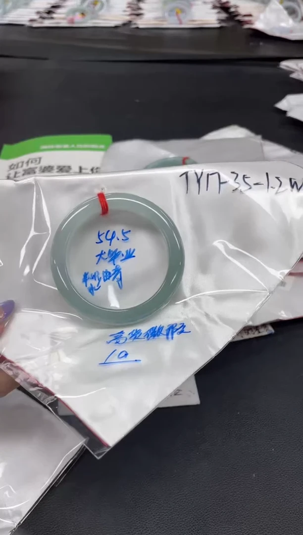 未镶嵌手镯翡翠翡翠手镯