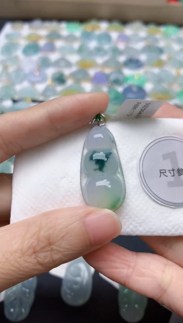 翡翠18K金镶嵌颈饰天然缅甸A货翡翠