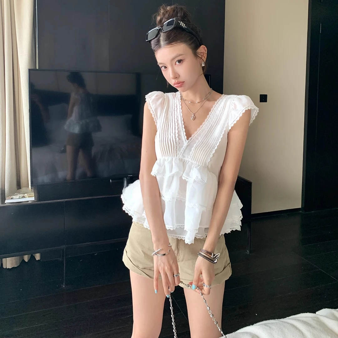 法式V领白色无袖衬衫女夏季2025新款气质短款显瘦上衣设计感短裤