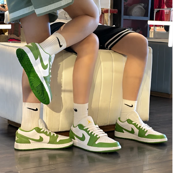 耐克NIKE男女鞋JORDAN复古篮球鞋AJ1低帮运动鞋HF4779/HF4823-100