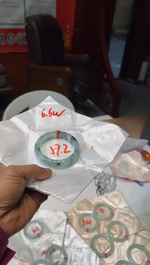 未镶嵌手镯翡翠手镯
