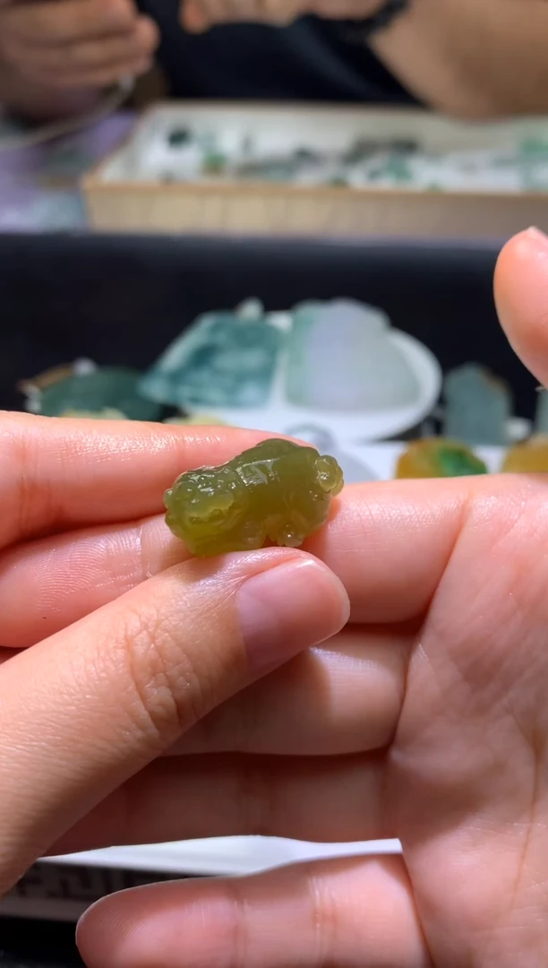 未镶嵌定制翡翠毛货