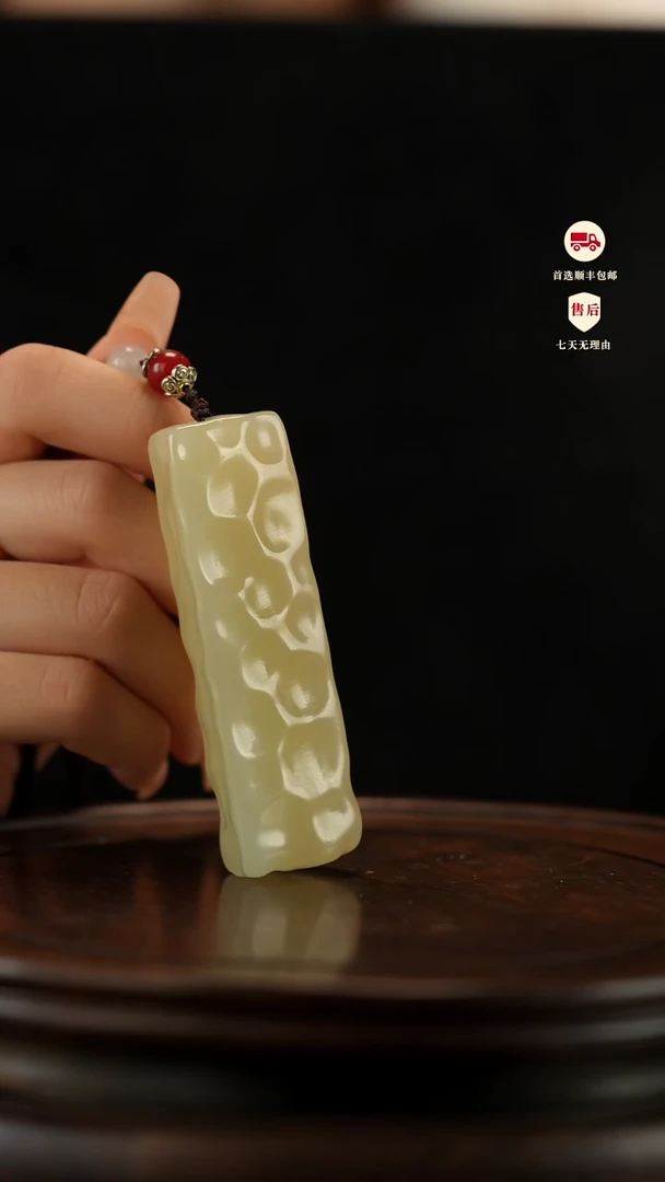 云南石竹叶青雕刻:小奶酪手把件摆件