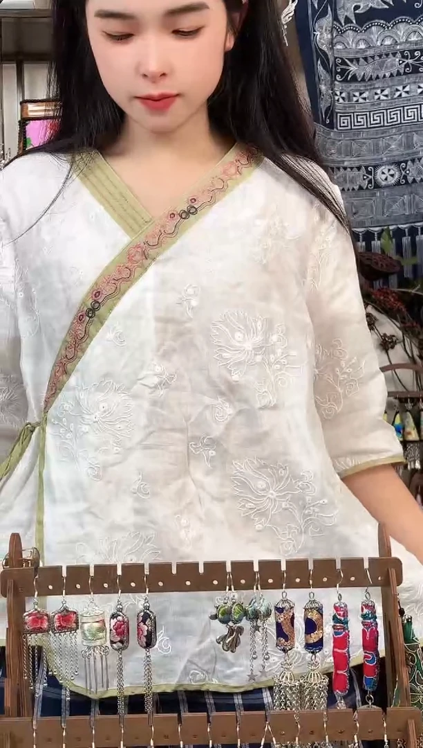 织绣民族风非遗老绣饰品604
