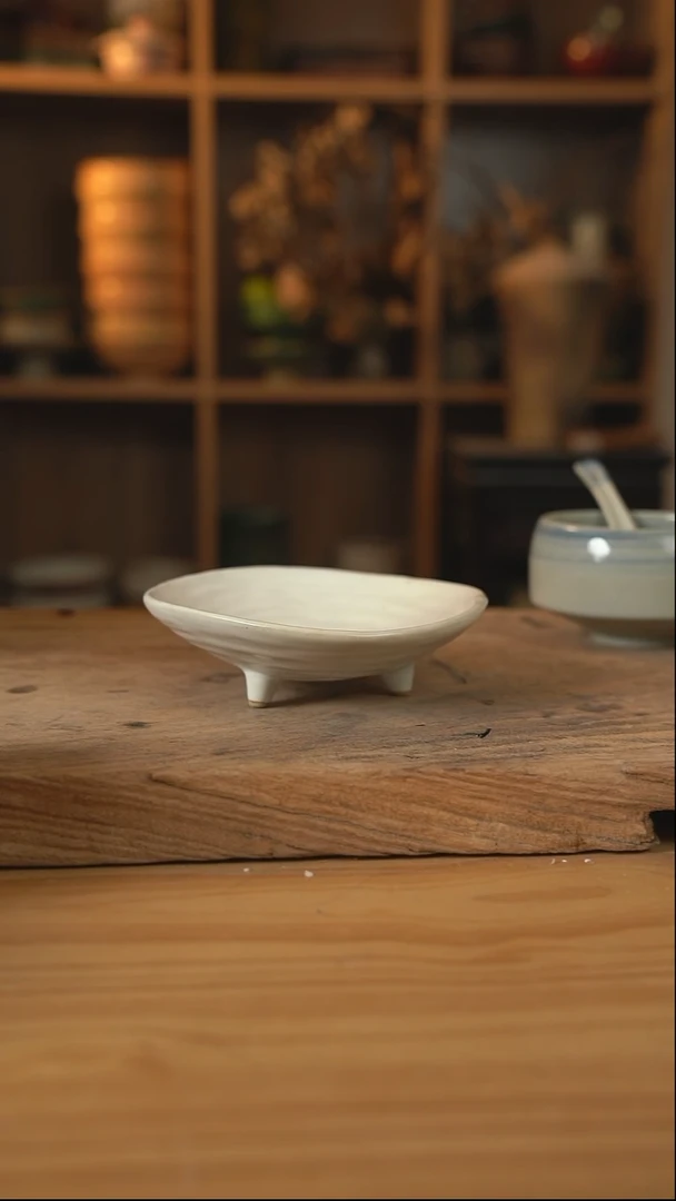 白色系列的6英寸三足螺纹盘