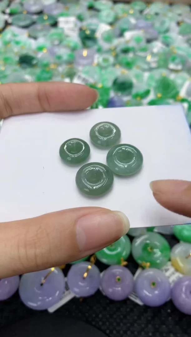 翡翠未镶嵌颈饰天然缅甸翡翠A货多样性发其一