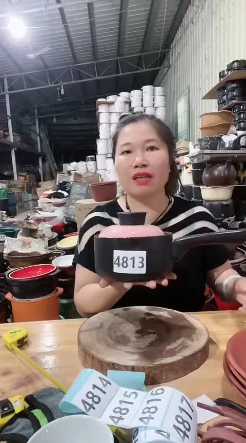 4813瑕疵黑色奶锅带盖