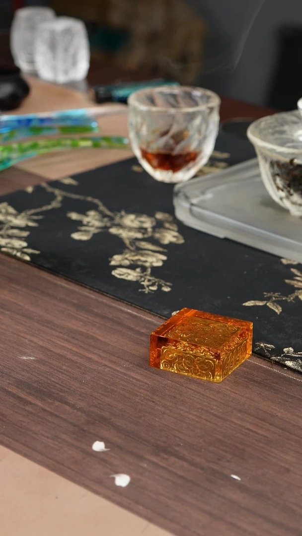 手工艺品琉璃如**?古法琉璃黄色盖置