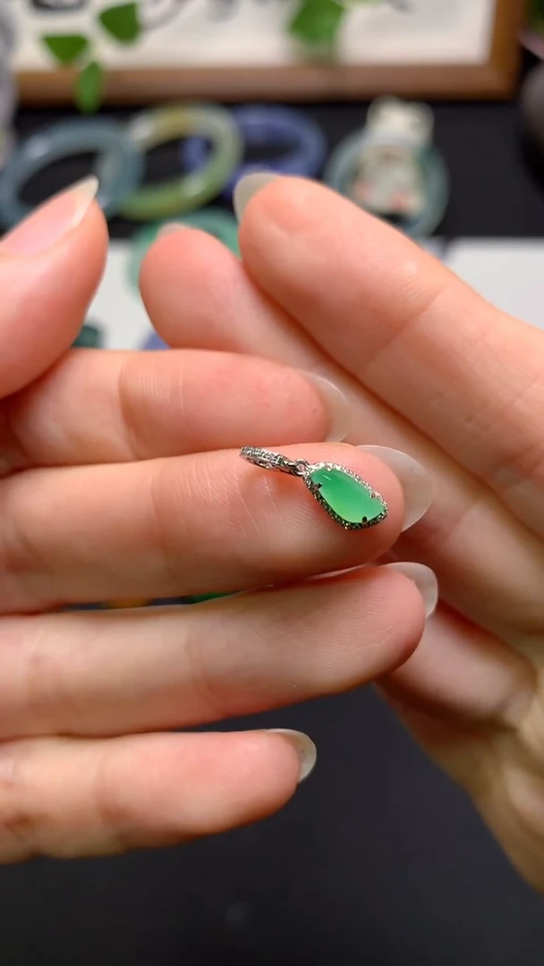 颈饰18K金镶嵌翡翠爸***1  0685080172 尾款6