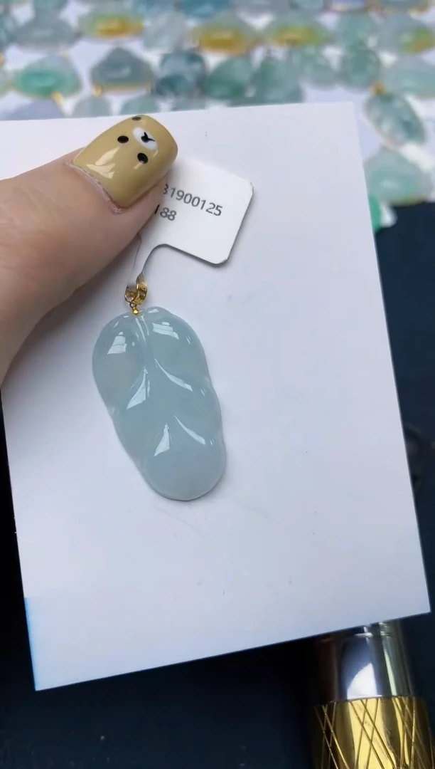 翡翠18K金镶嵌颈饰天然翡翠A货