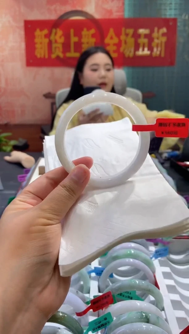翡翠手镯未镶嵌多人00027534
