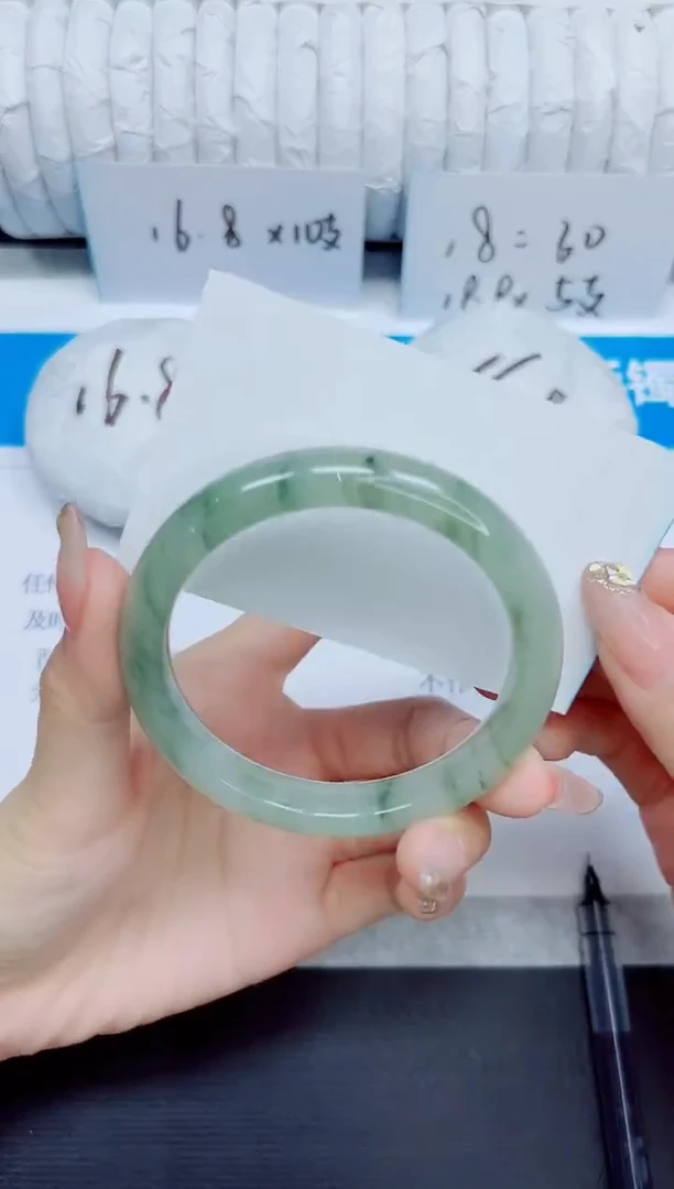 石英质玉手镯未镶嵌1/60