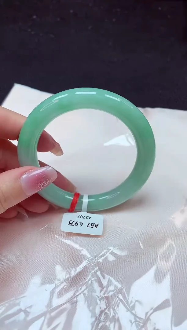 【闪购商品】翡翠手镯未镶嵌镯子57+