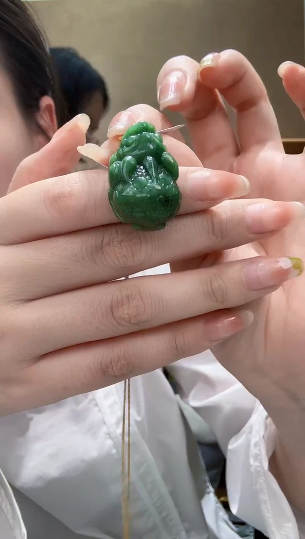 翡翠未镶嵌颈饰吊坠