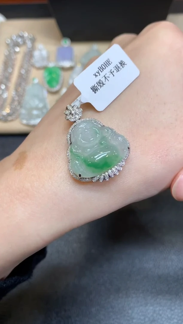 【闪购商品】翡翠颈饰18K金镶嵌佛公【无服务费】