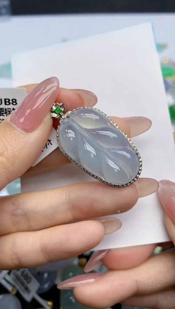 【闪购商品】翡翠挂件18K金镶嵌天然翡翠A货