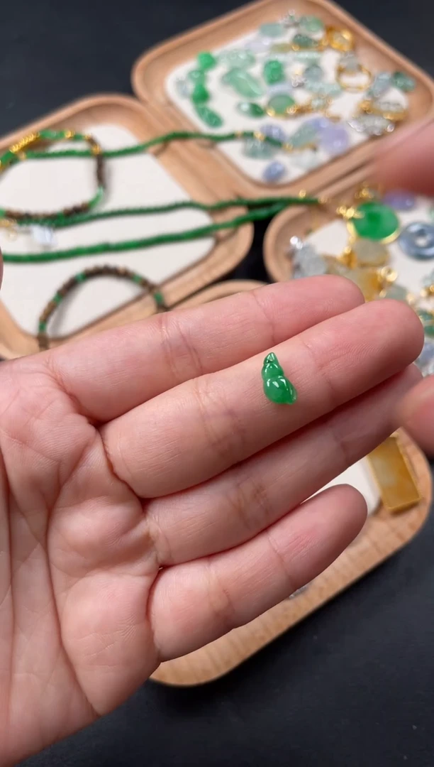 翡翠18K金镶嵌吊坠(不含链)一个    P251