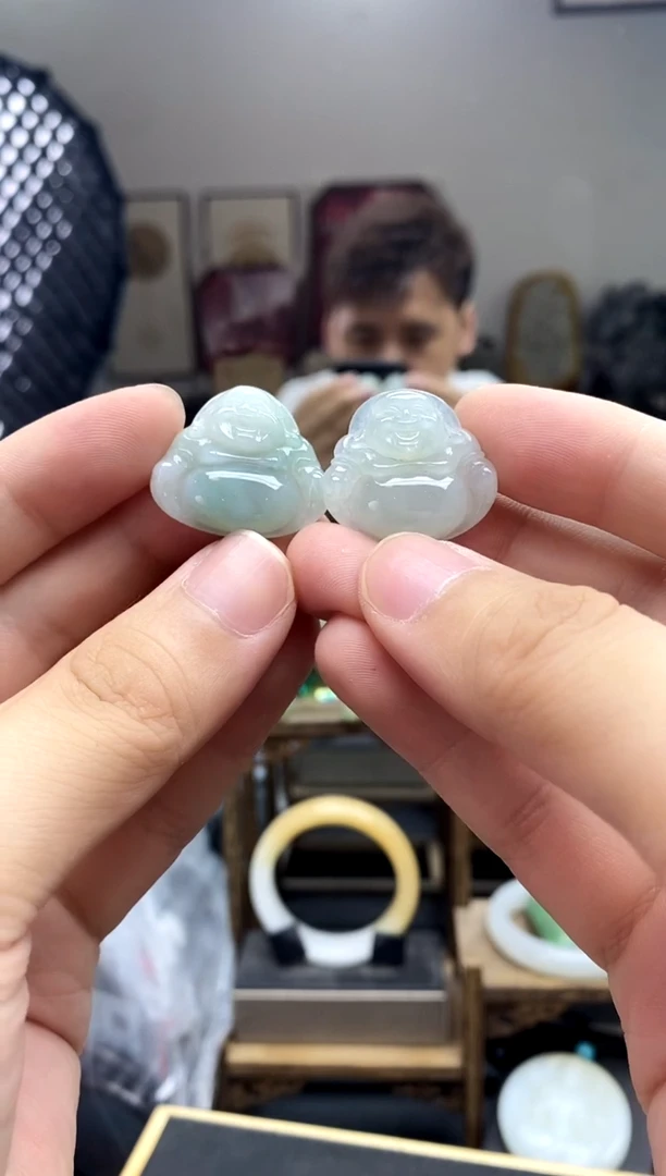 翡翠未镶嵌颈饰弥勒佛