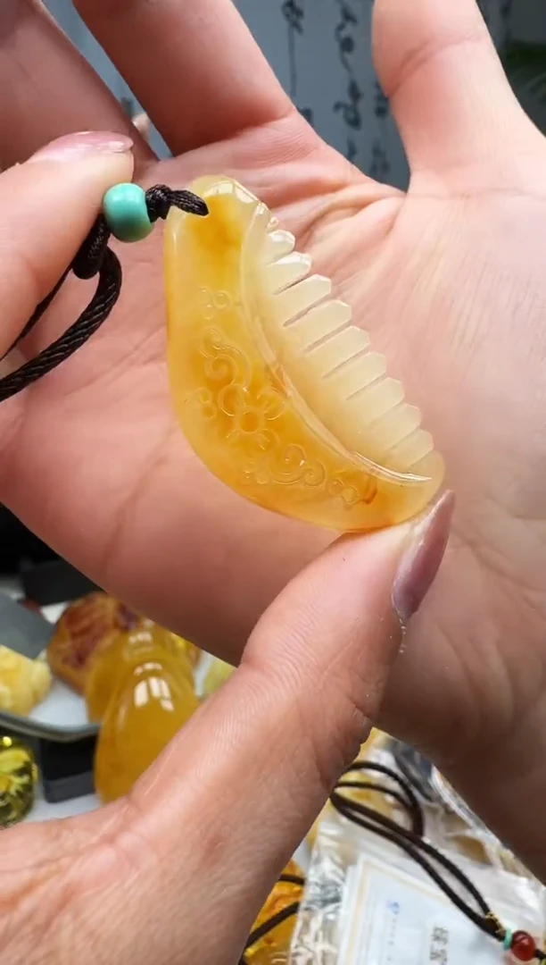 【闪购商品】琥珀裸石未镶嵌挂坠