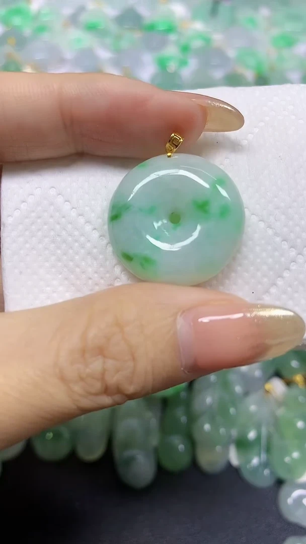 颈饰18K金镶嵌翡翠A货